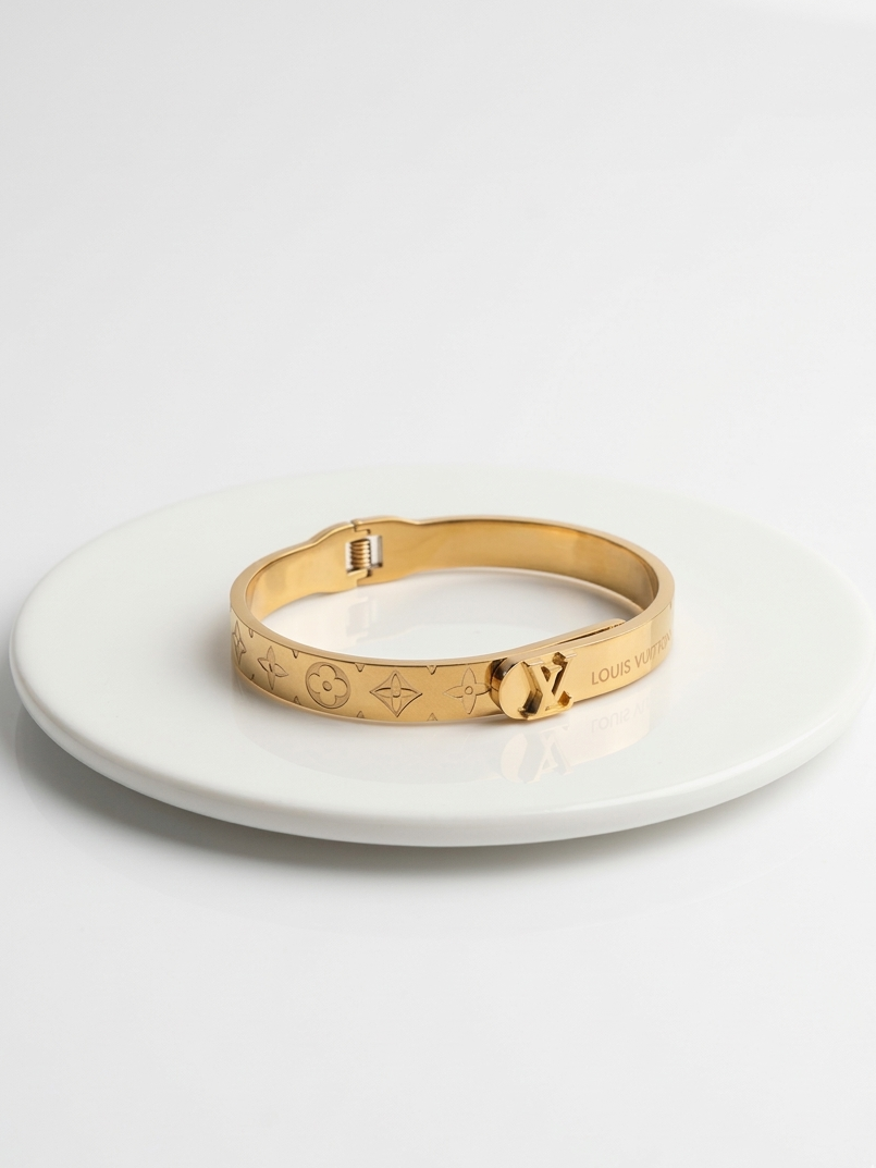 Stainless steel Tarnish Free Lv Handcuff