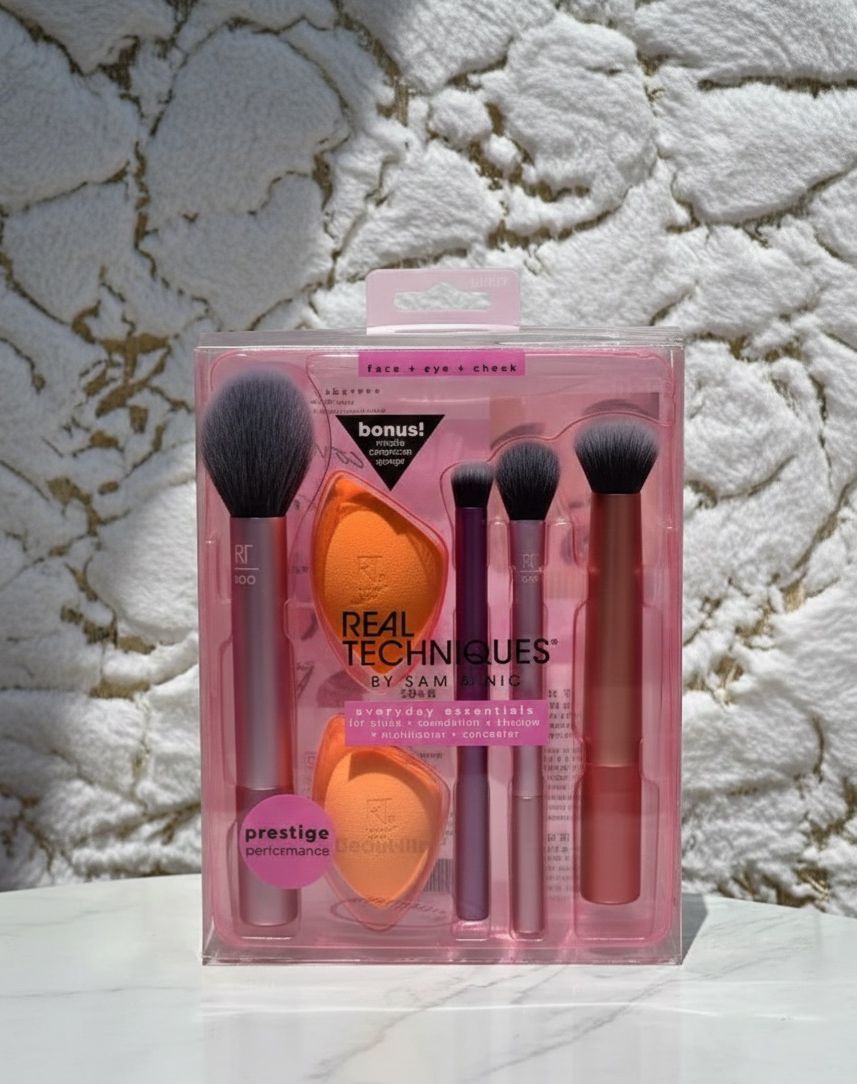 Real Techniques Everyday Essentials Brushes And Sponge Set