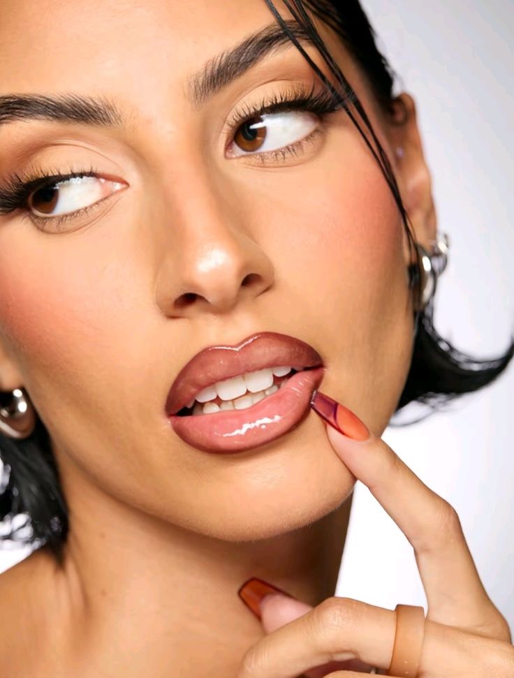 Hudabeauty - LIP CONTOUR LIP STAIN (Dupe)
